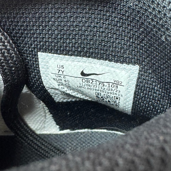 Nike Youth Hightop Panda Dunks - Picture 4 of 4